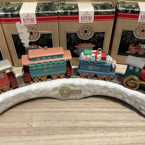 5 PC IN BOXES HALLMARK ORNAMENT TRAIN SET CLAUS & CO R.R. 1991 w Train Trestle - Picture 3 of 5